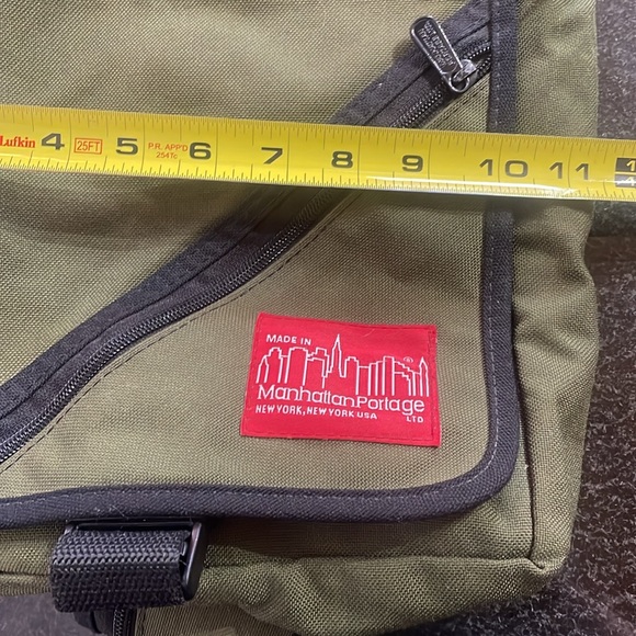 Manhatten Portage - Sling Messanger Bag - Navy/Black - Picture 10 of 11